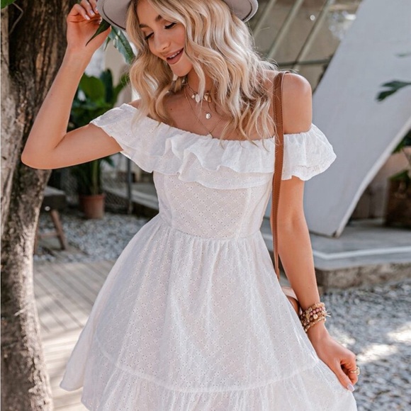 Off the shoulder lace dress - Picture 2 of 6